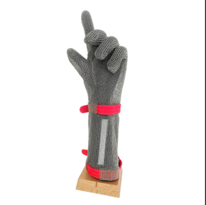 How Do I Choose Between Gauntlet Cuff and Short Cuff Chainmail Gloves.jpg